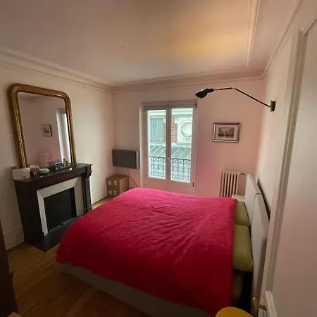 Charming And Bright Flat In A Very Convenient Area