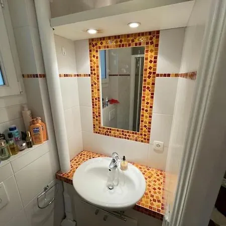 Lägenhet Charming And Bright Flat In A Very Convenient Area *