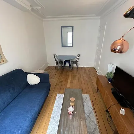 Charming And Bright Flat In A Very Convenient Area *