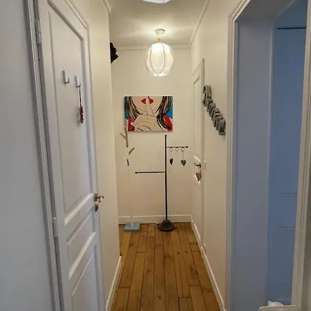 Charming And Bright Flat In A Very Convenient Area * パリ