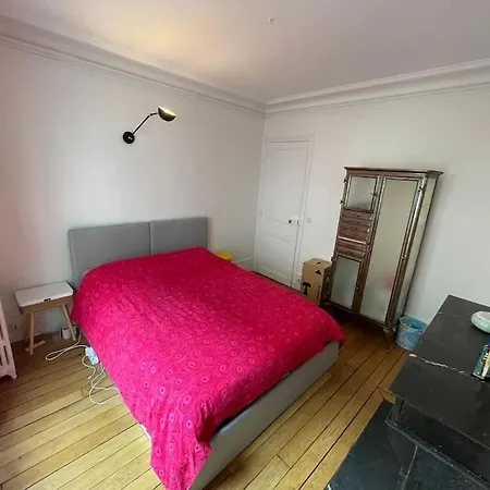Charming And Bright Flat In A Very Convenient Area Lägenhet