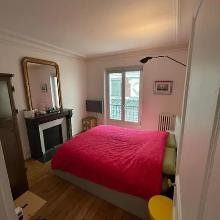 Lägenhet Charming And Bright Flat In A Very Convenient Area