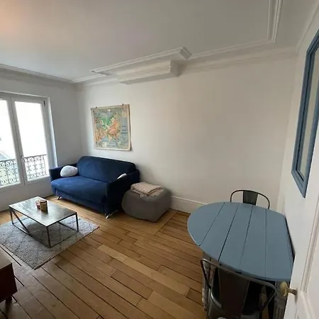 Charming And Bright Flat In A Very Convenient Area *