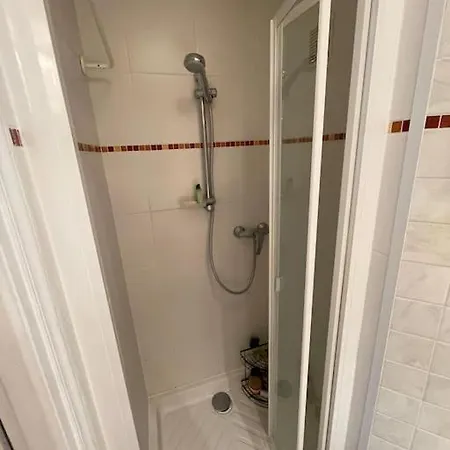 Charming And Bright Flat In A Very Convenient Area Lägenhet *