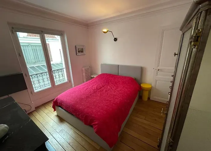 Charming And Bright Flat In A Very Convenient Area Paris