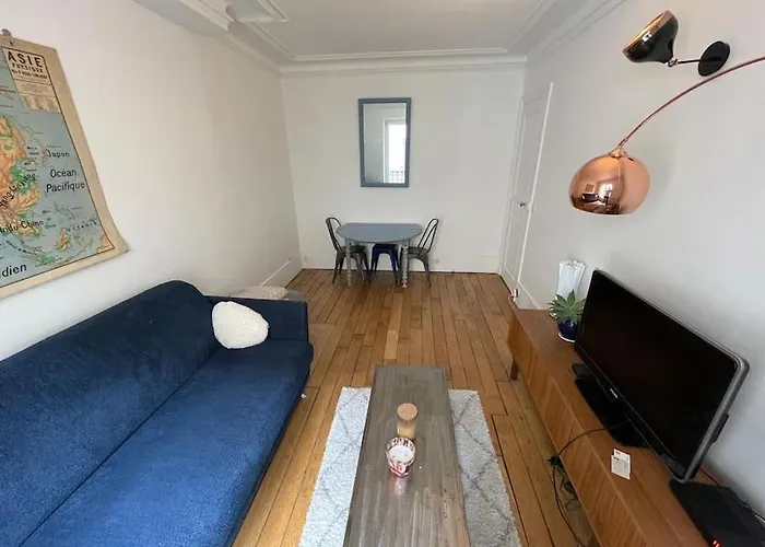 Charming And Bright Flat In A Very Convenient Area *