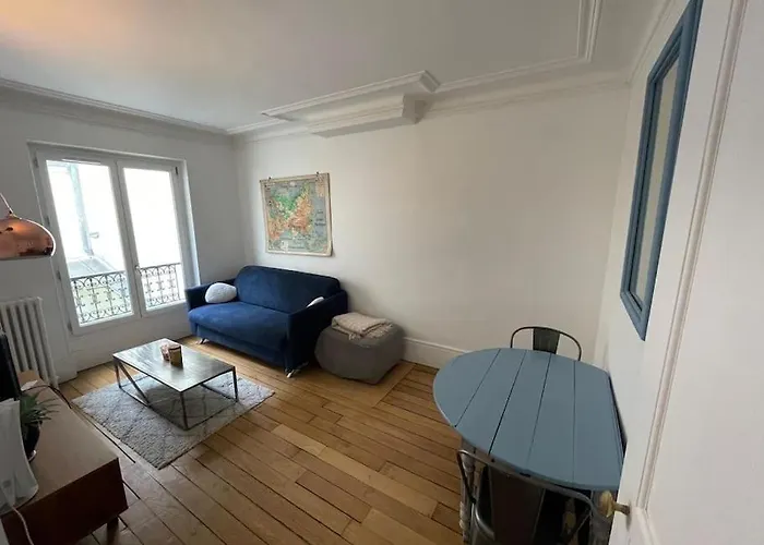 Charming And Bright Flat In A Very Convenient Area *